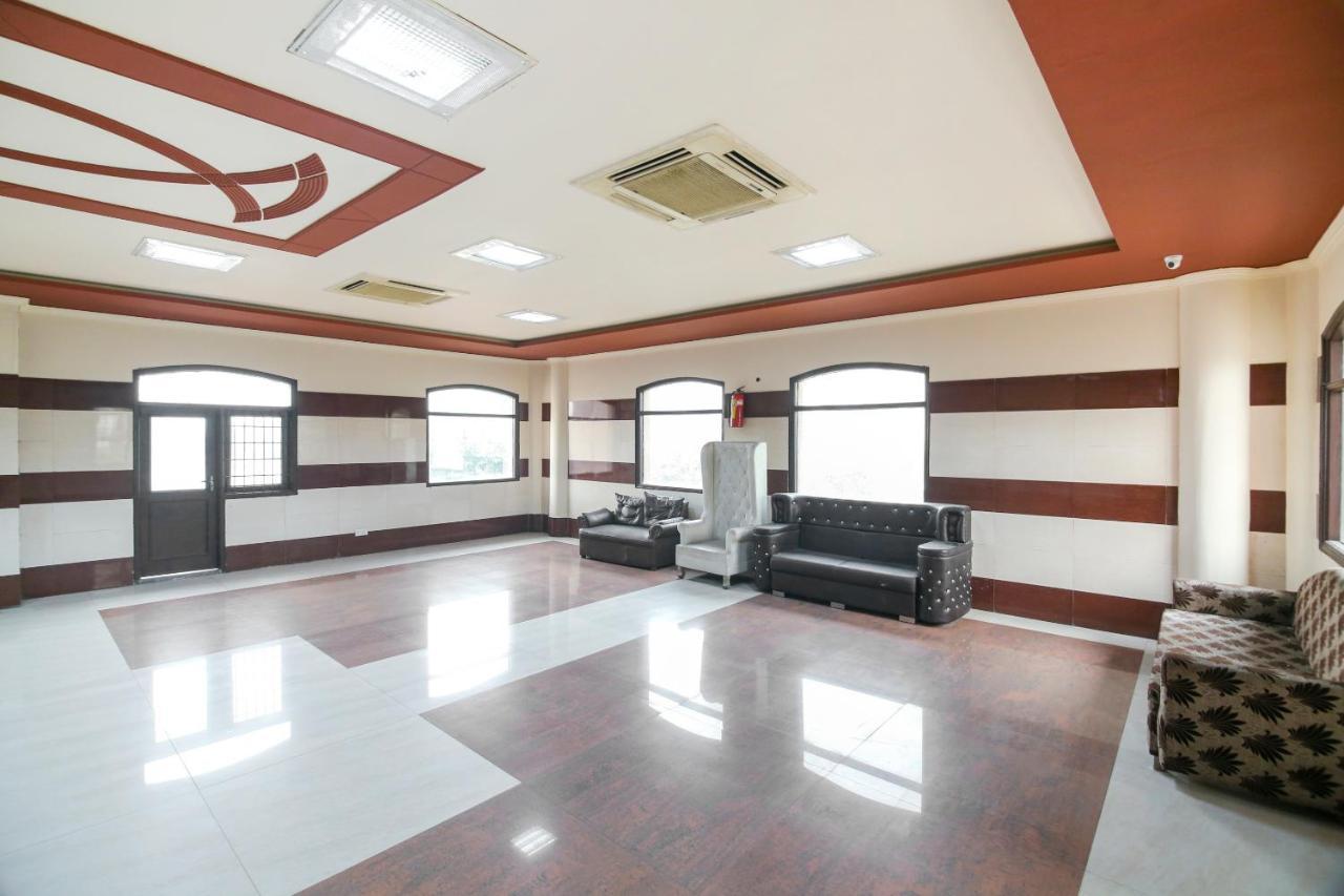 Capital O 68148 Hotel Shree Jee Palace Gáziábád Kültér fotó