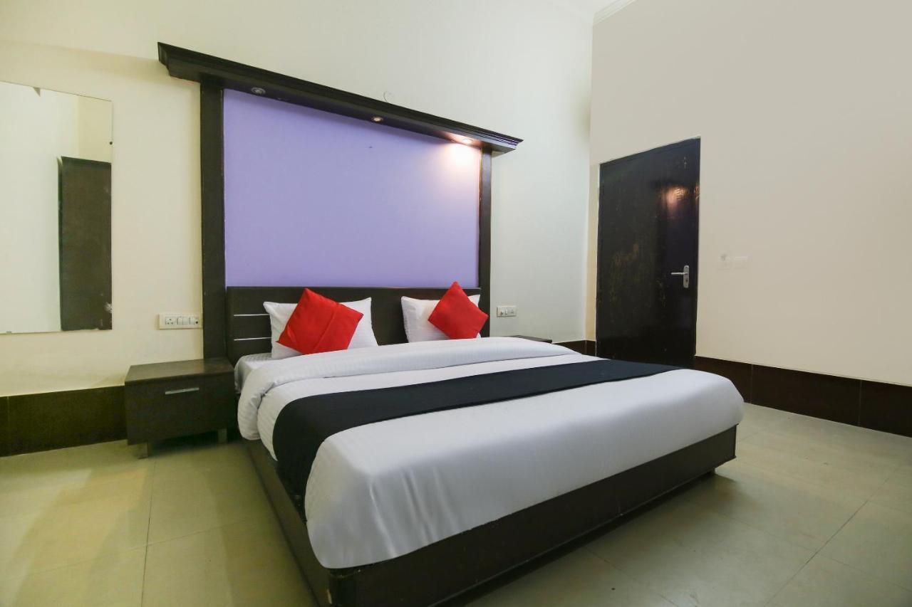 Capital O 68148 Hotel Shree Jee Palace Gáziábád Kültér fotó