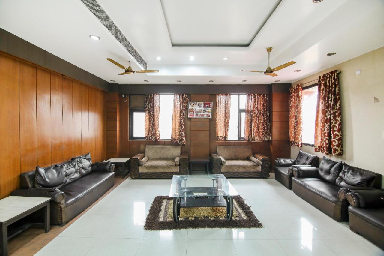 Capital O 68148 Hotel Shree Jee Palace Gáziábád Kültér fotó
