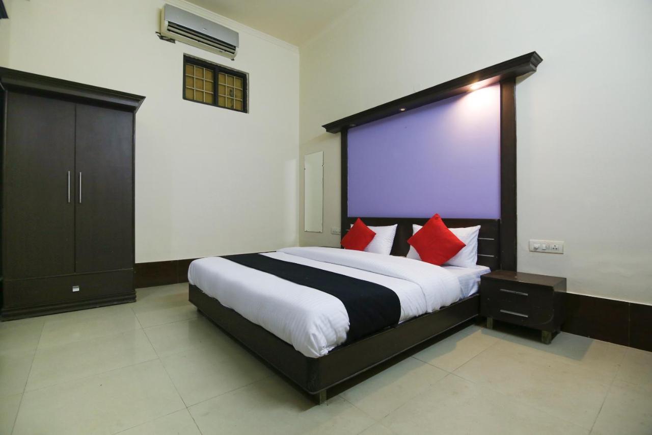 Capital O 68148 Hotel Shree Jee Palace Gáziábád Kültér fotó