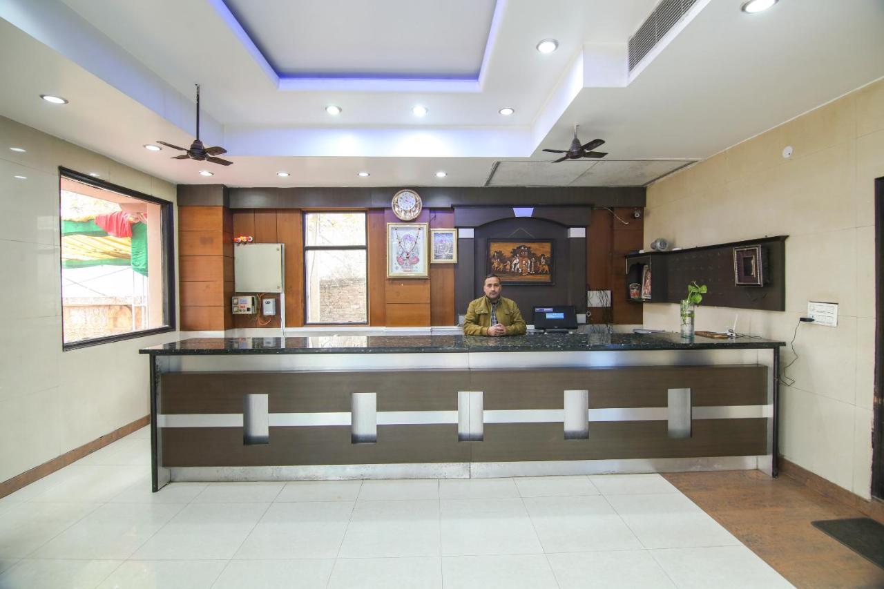 Capital O 68148 Hotel Shree Jee Palace Gáziábád Kültér fotó